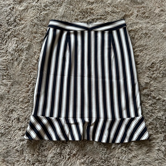 Ann Taylor Pinstripe Flounce Skirt 0 - Picture 6 of 15